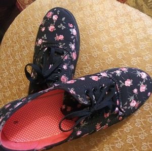 Cute Never Worn Tennies